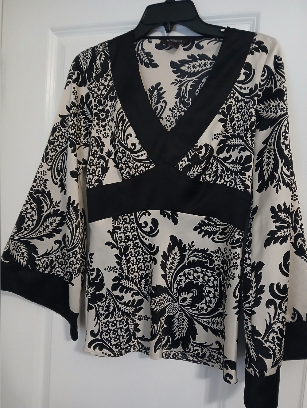 Patricia Luca ,pre-owned ,clean Black & Cream Floral Scroll Blouse
